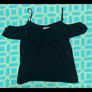 Super flattering cold shoulder top. Size XL.